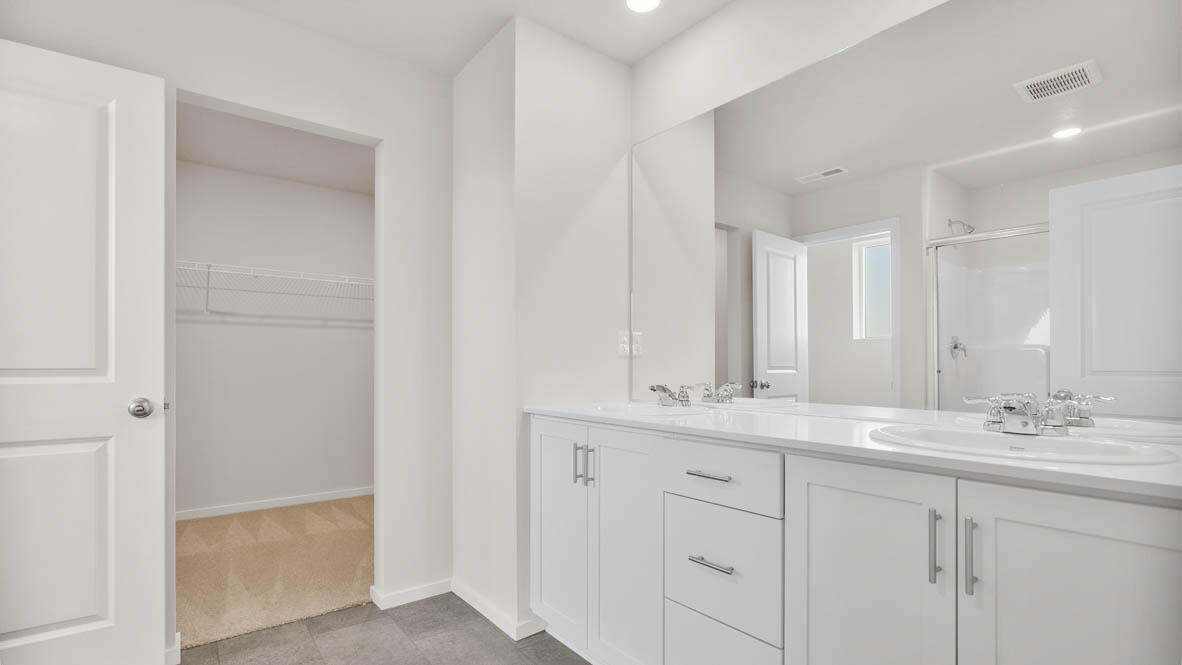 61148 Southeast Splendor Lane Bend, OR 97702 - Photo 14 of 26 014 primary bathroom