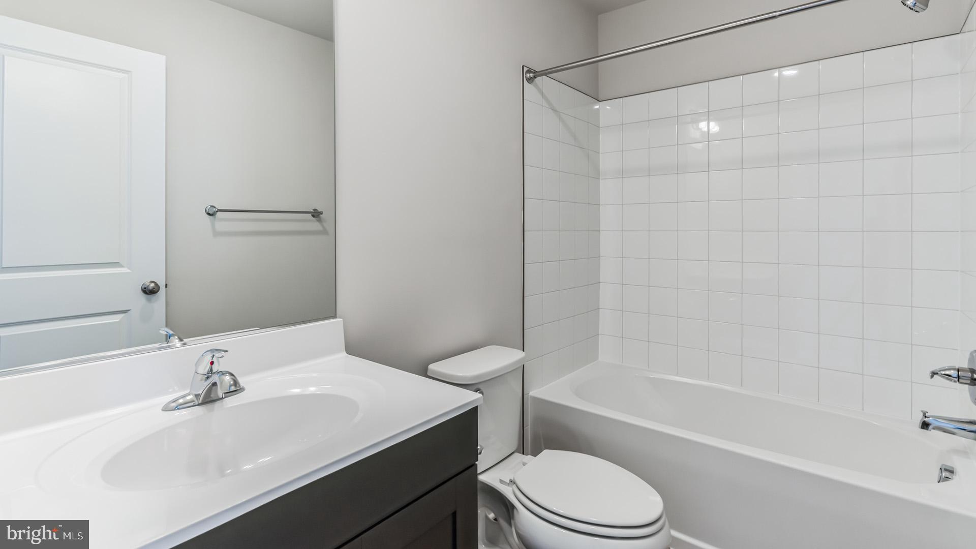 601 Widgeon Way Cambridge, MD 21613 - Photo 13 of 17 a bathroom with a sink toilet and a bathtub