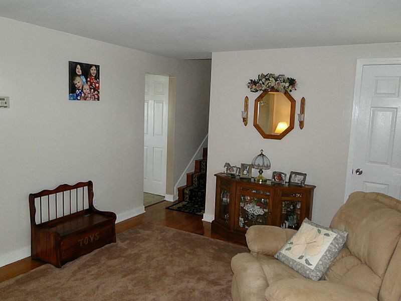 266 McConnell Road Canonsburg, PA 15317 - Photo 4 of 25 Living Room.
