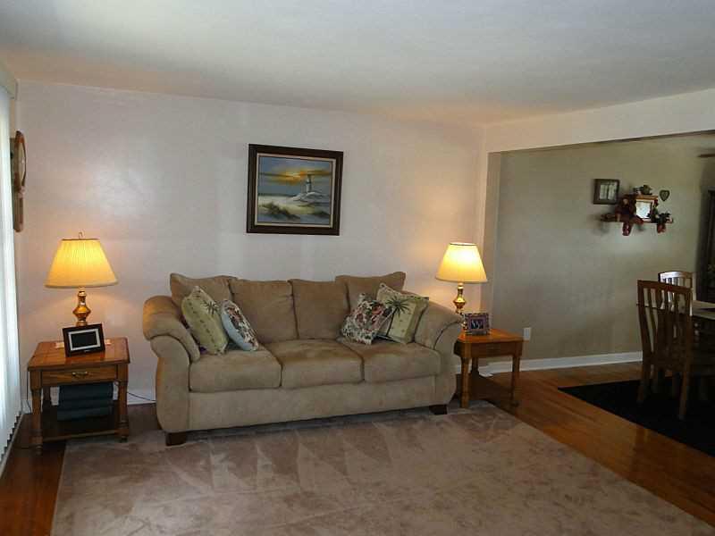 266 McConnell Road Canonsburg, PA 15317 - Photo 5 of 25 Living Room.