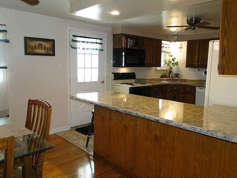 266 McConnell Road Canonsburg, PA 15317 - Photo 8 of 25 Kitchen.