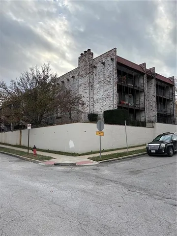 $130,000 | 111 East 50th Street, Unit B, Kansas City, MO 64112