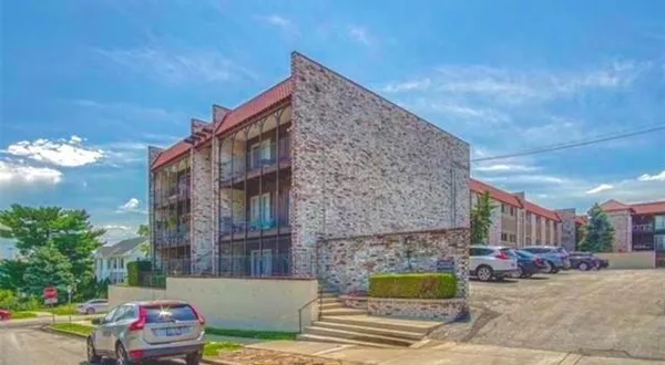 $120,000 | 111 East 50th Street, Unit B, Kansas City, MO 64112