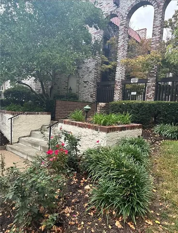 $125,000 | 111 East 50th Street, Unit B, Kansas City, MO 64112