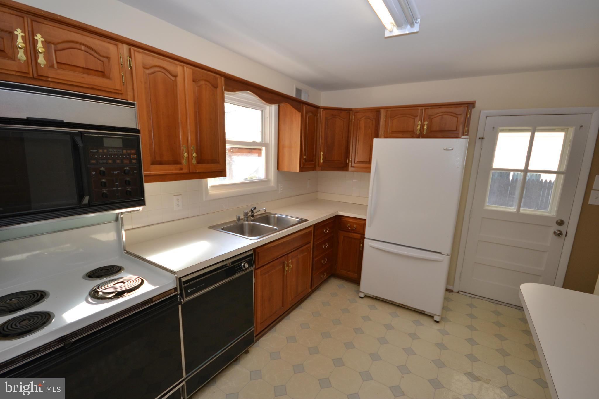 6513 Darwin Road Laurel, MD 20707 - Photo 7 of 24 Kitchen