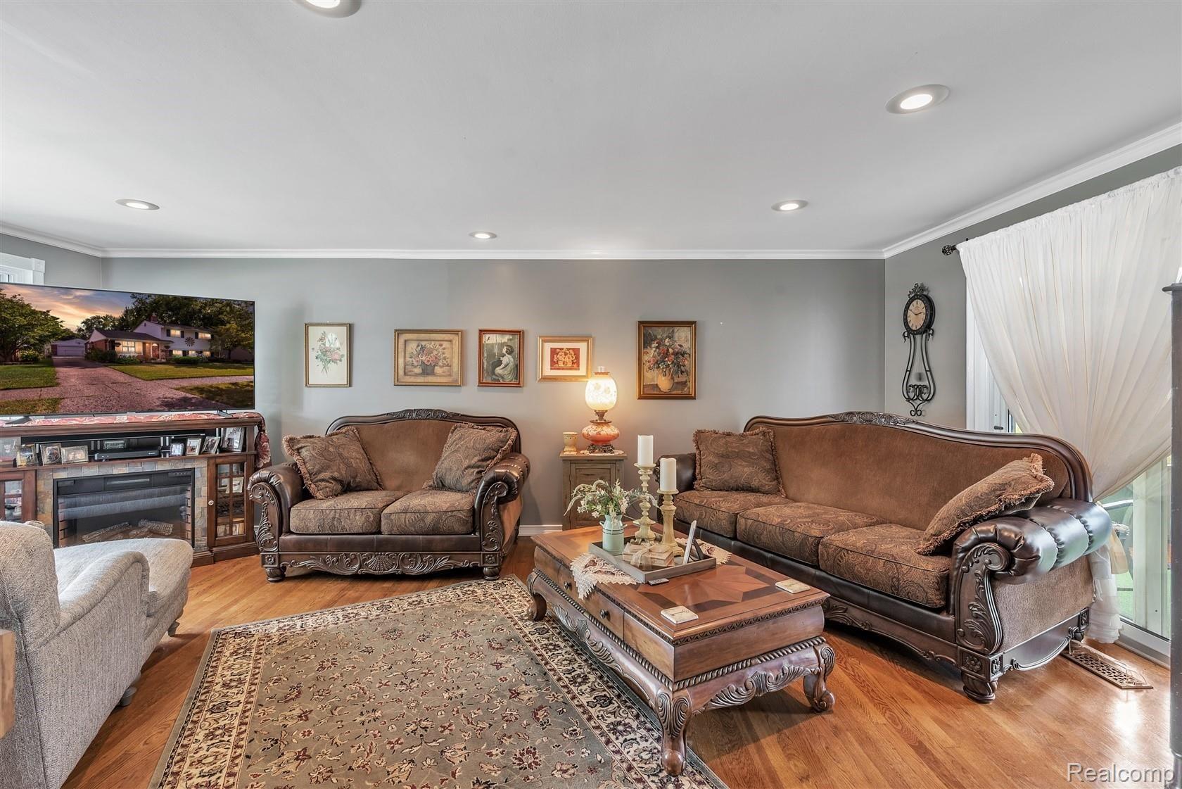 29549 Curtis Road Livonia, MI 48152 - Photo 12 of 46 11-29549 Curtis Rd-WindowStill-Real.jpg