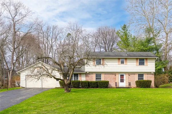 $299,900 | 92 Hillary Lane, Penfield, NY 14526