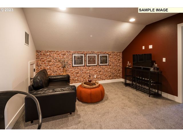 $809,000 | 2056 South River Road, Kelso, WA 98626