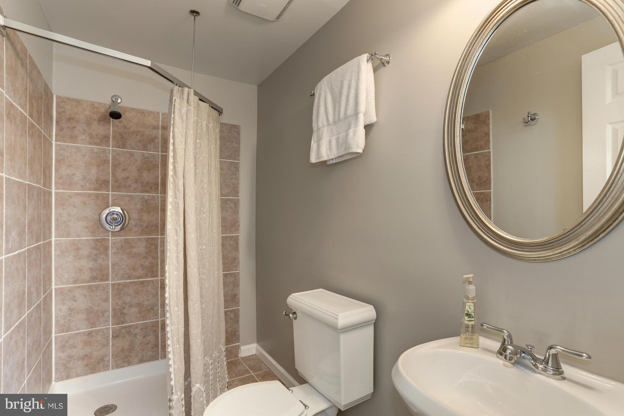 1522 Autumn Ridge Circle Reston, VA 20194 - Photo 22 of 30 Bath (Master)