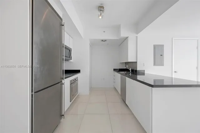 $4,150 | 92 Southwest 3rd Street, Unit 3902, Miami, FL 33130