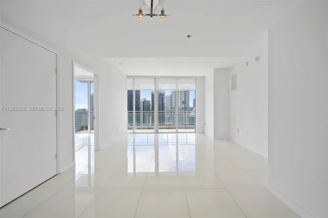 $4,150 | 92 Southwest 3rd Street, Unit 3902, Miami, FL 33130