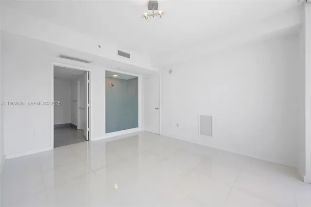 $4,150 | 92 Southwest 3rd Street, Unit 3902, Miami, FL 33130