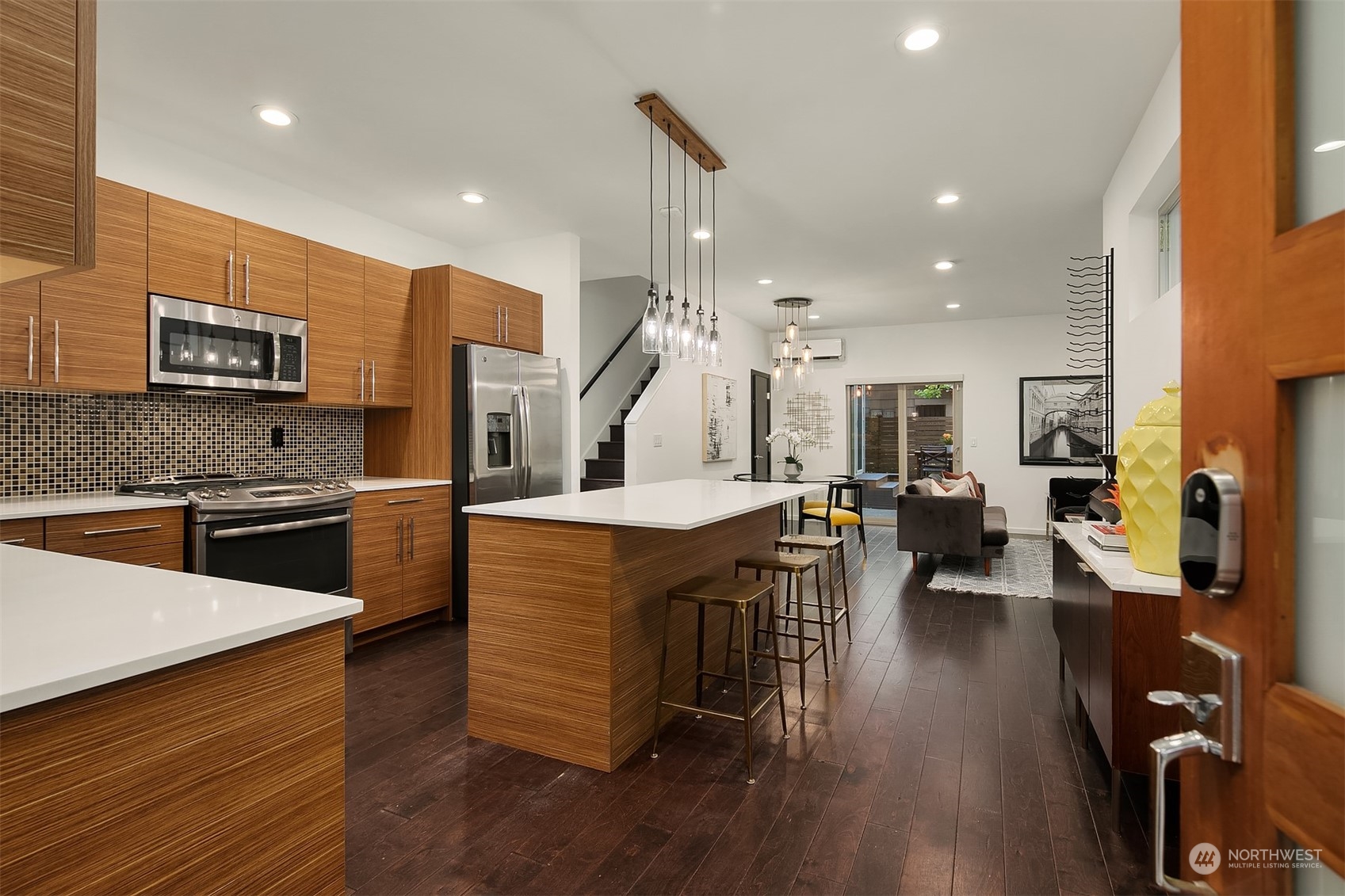 2838A Southwest Genesee Street Seattle, WA 98126 - Photo 4 of 40 Gallery Image 4