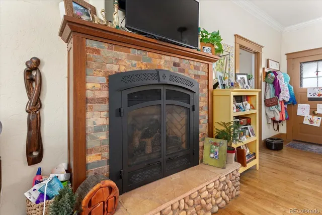 a view of front door with entryway