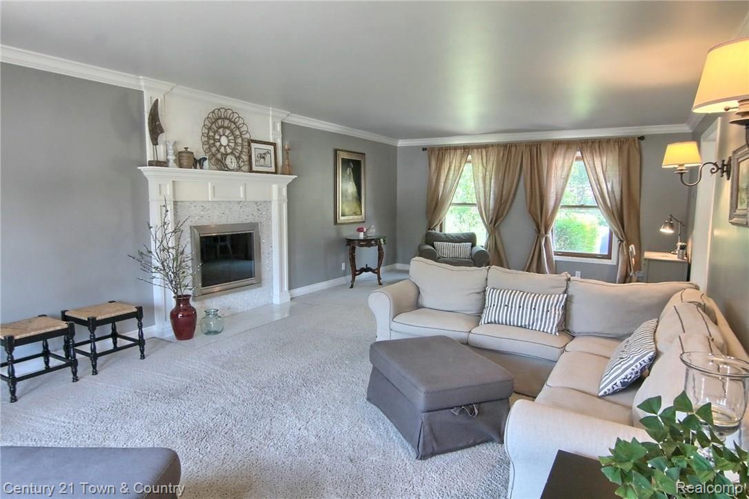 1339 Royal Crescent Street Rochester, MI 48306 - Photo 2 of 29 Great_Room.jpg