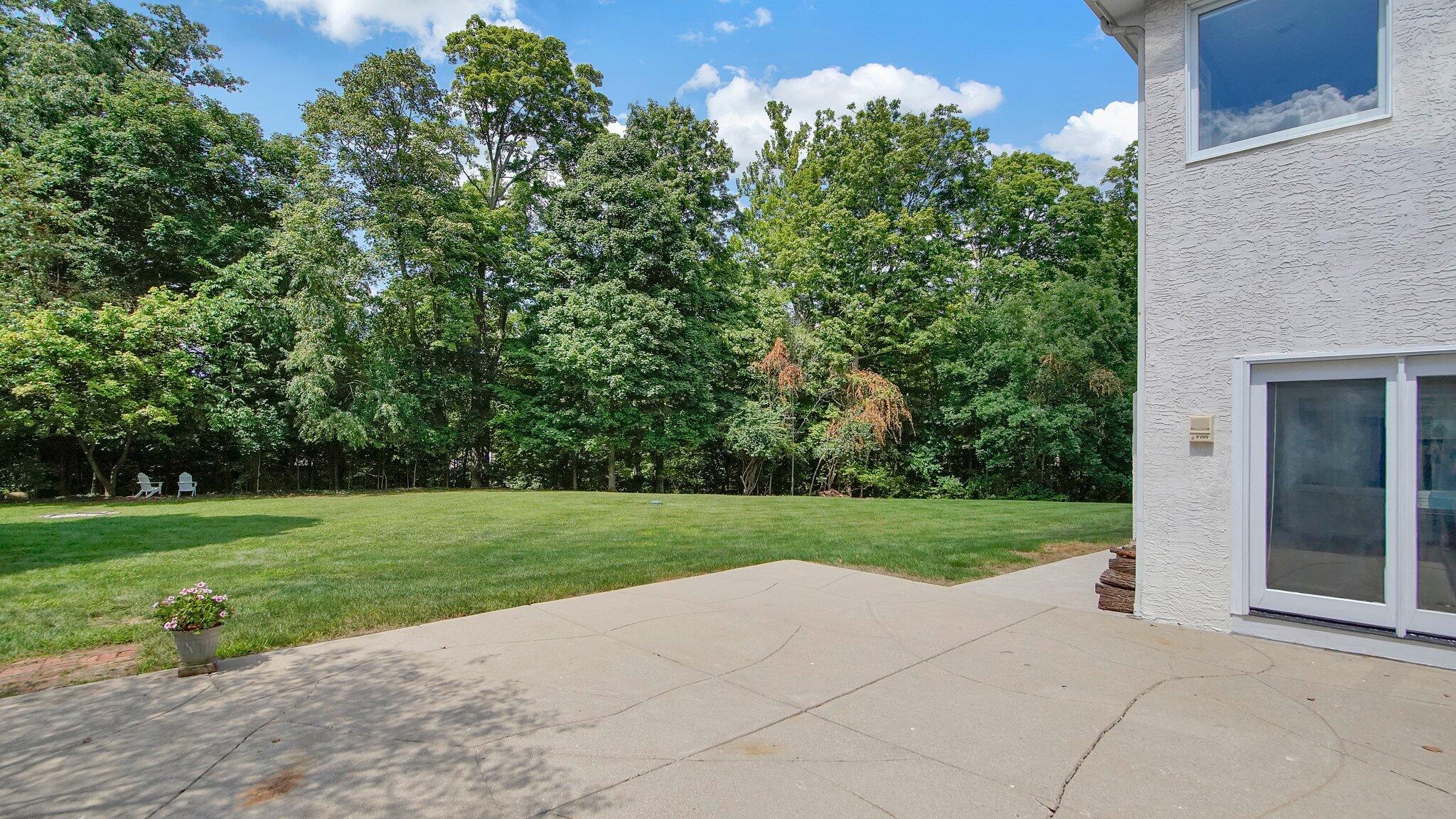 8069 Flint Road Columbus, OH 43235 - Photo 60 of 75 Patio