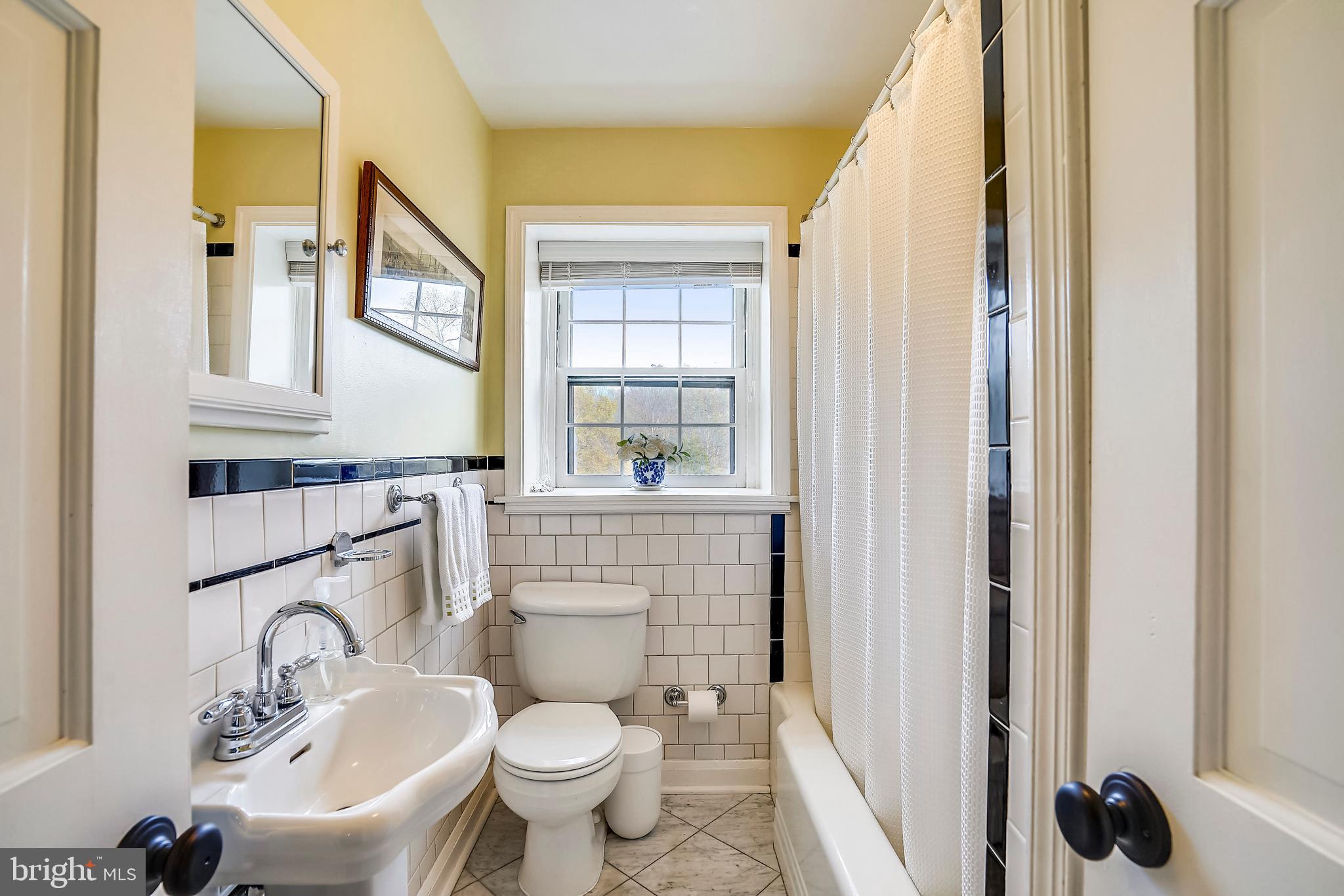 15309 York Road Sparks, MD 21152 - Photo 26 of 60 First floor bath - linen closet