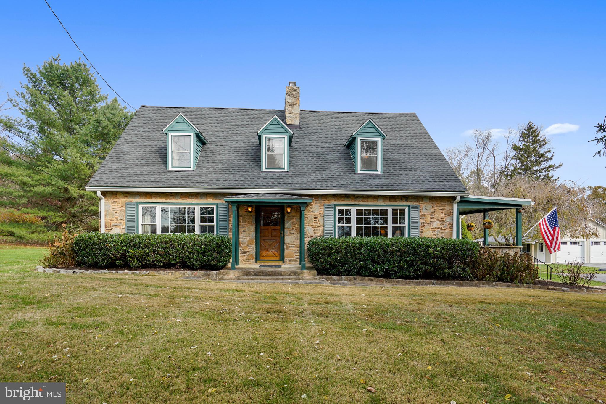 15309 York Road Sparks, MD 21152 - Photo 36 of 60 Nicely landscaped front. but who comes in the fron