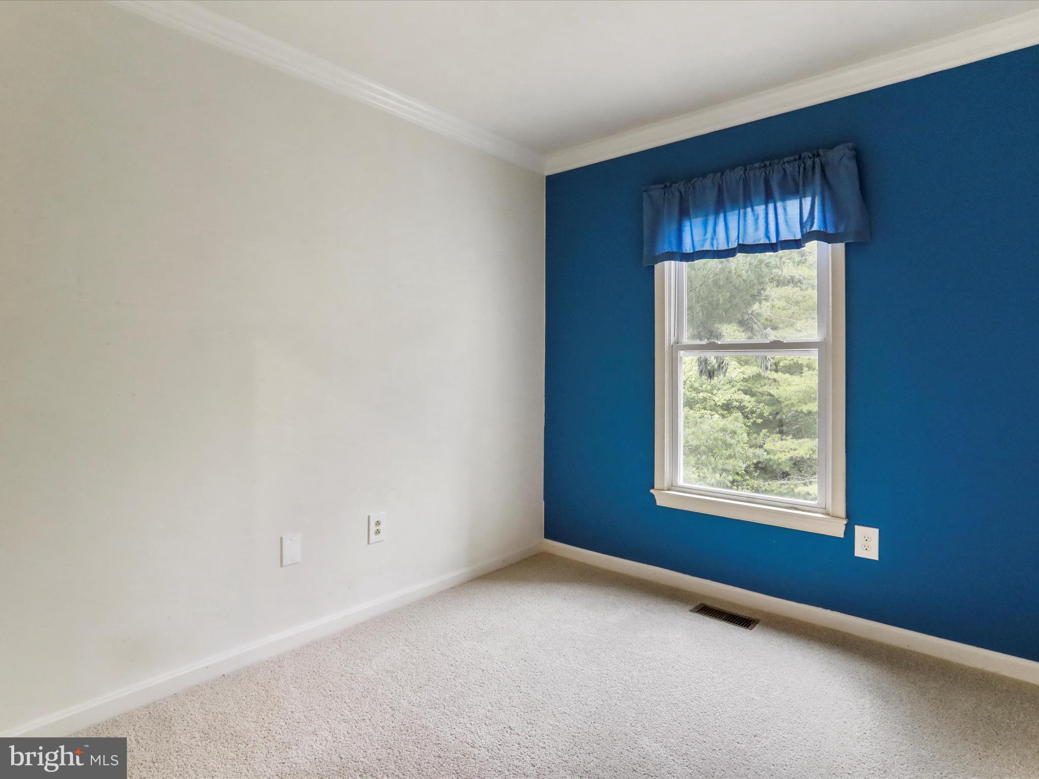 6910 Compton Valley Court Centreville, VA 20121 - Photo 19 of 37 a view of an empty room with a window