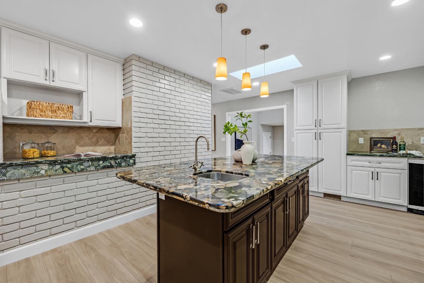 22562 Alcalde Road Cupertino, CA 95014 - Photo 4 of 29 Gallery Image 4