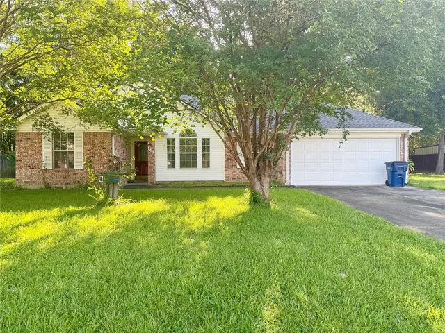 front view of house with a yard