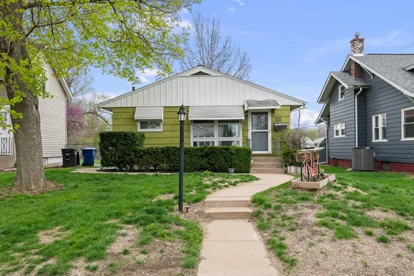 $135,000 | 2374 33rd Street, Moline, IL 61265