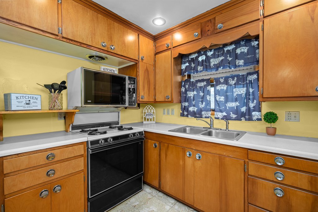 2374 33rd Street Moline, IL 61265 - Photo 12 of 30