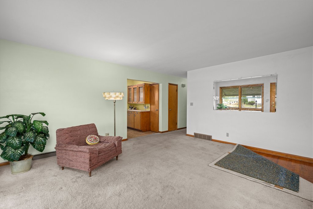 2374 33rd Street Moline, IL 61265 - Photo 8 of 30