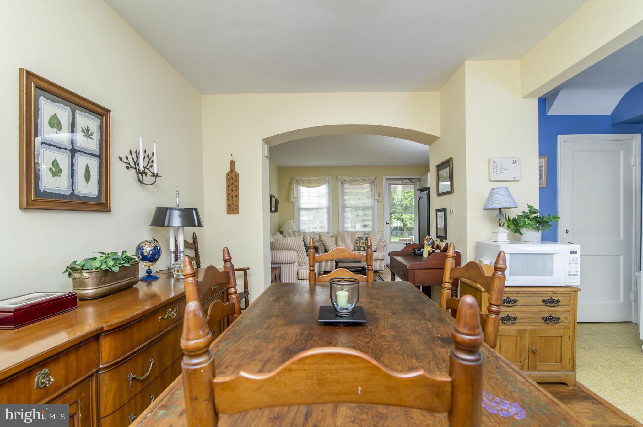 6906 Broening Road Dundalk, MD 21222 - Photo 7 of 29 a living room with furniture
