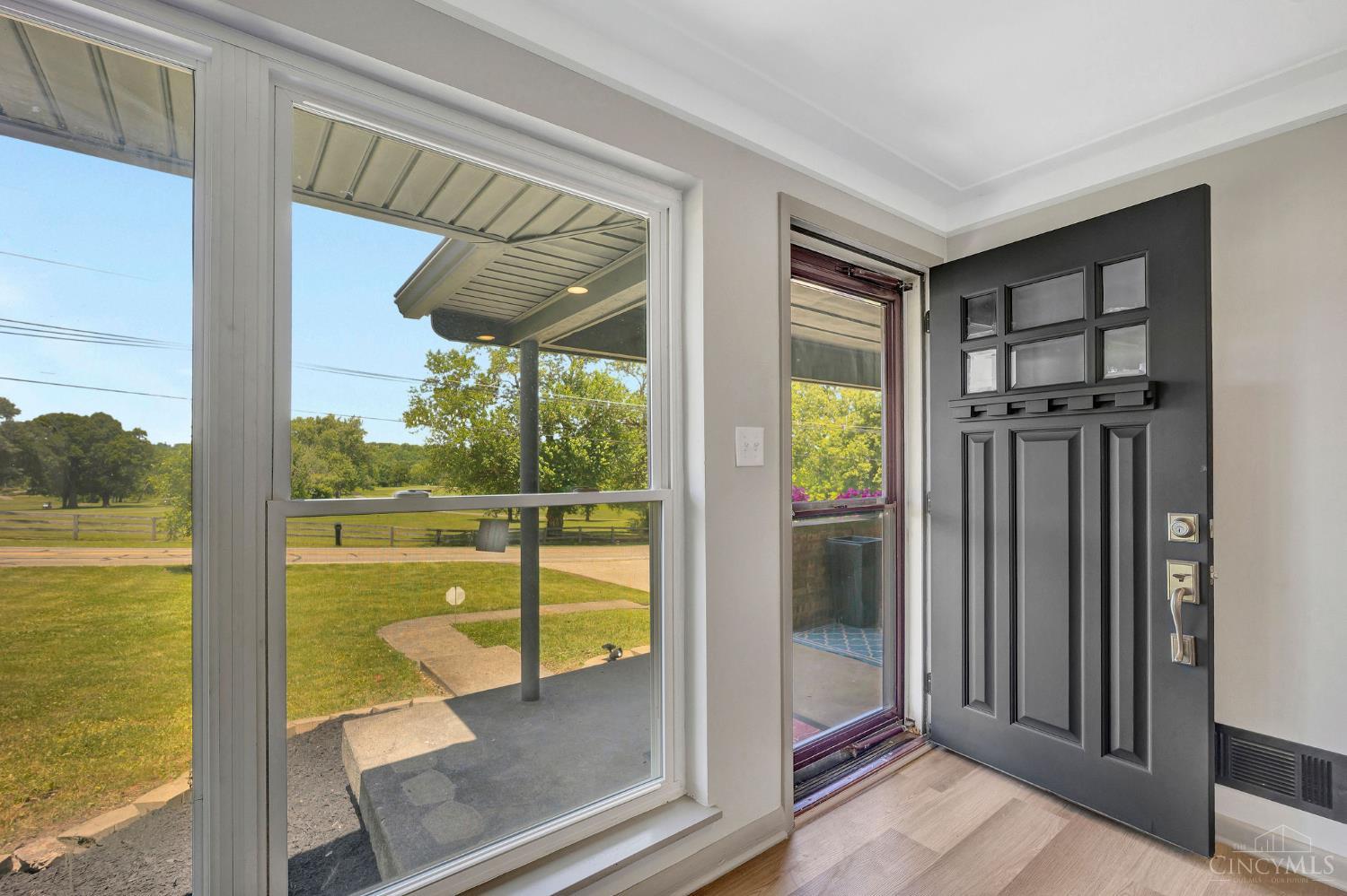 745 Columbia Road Hamilton, OH 45013 - Photo 4 of 46