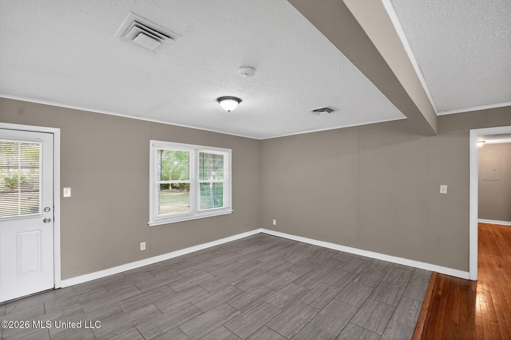 1623 Wilhurst Street Jackson, MS 39211 - Photo 13 of 41 18_1623_Wilhurst_St_Jackson_MS_39211-Liv