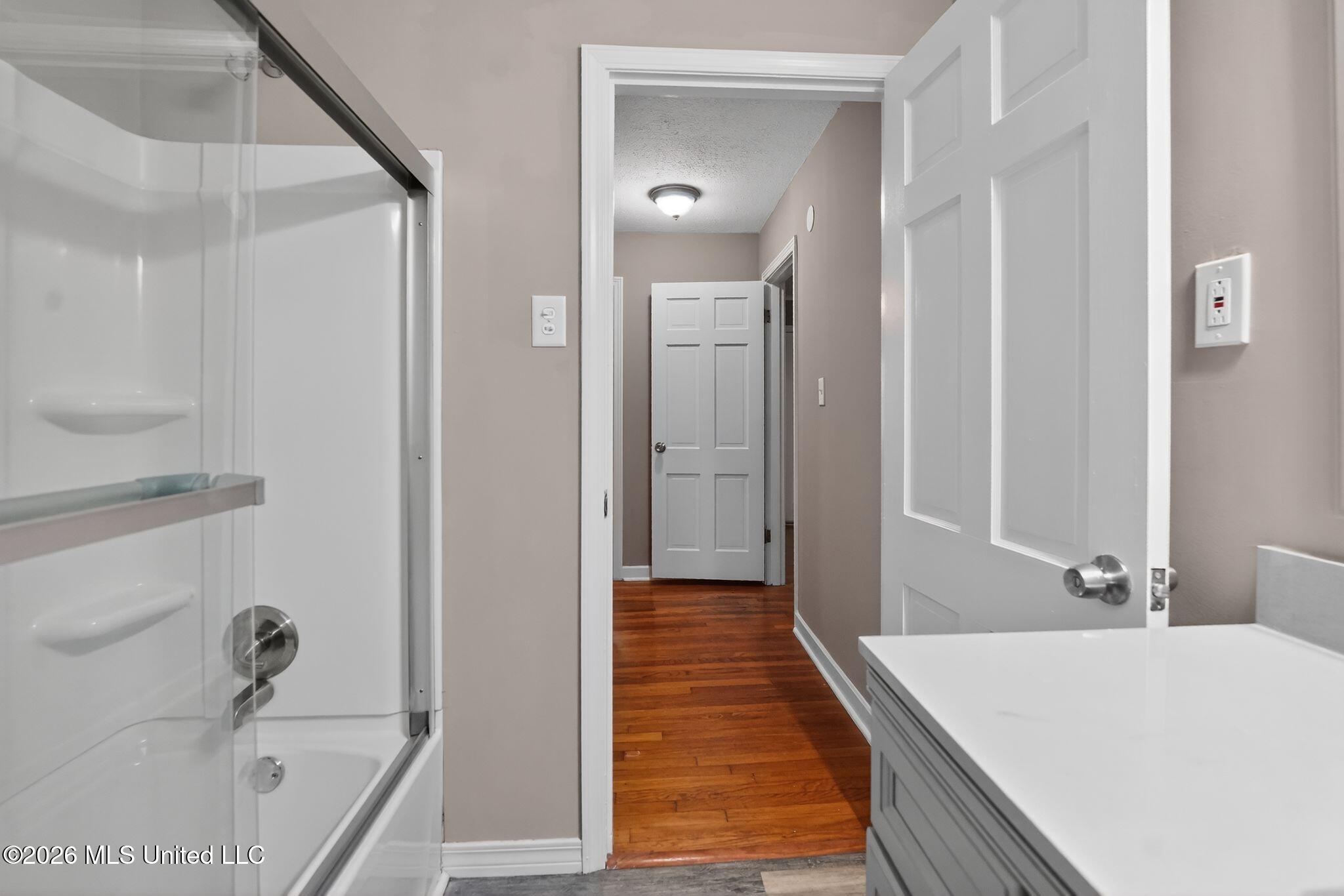 1623 Wilhurst Street Jackson, MS 39211 - Photo 37 of 41 41_1623_Wilhurst_St_Jackson_MS_39211-Bat