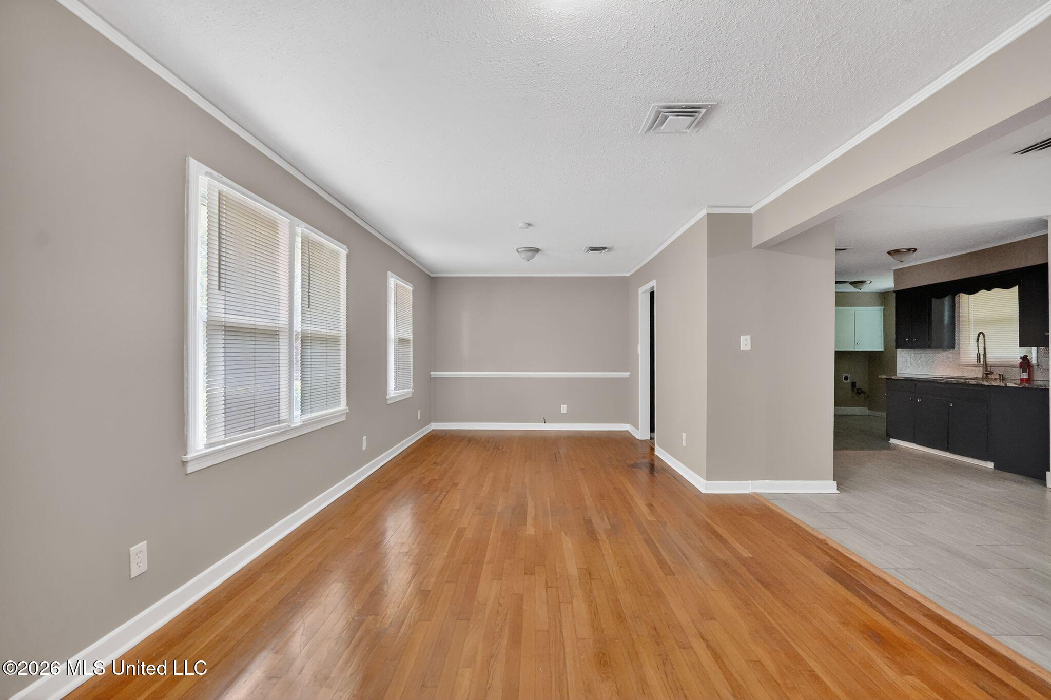 1623 Wilhurst Street Jackson, MS 39211 - Photo 9 of 41 09_1623_Wilhurst_St_Jackson_MS_39211-Liv