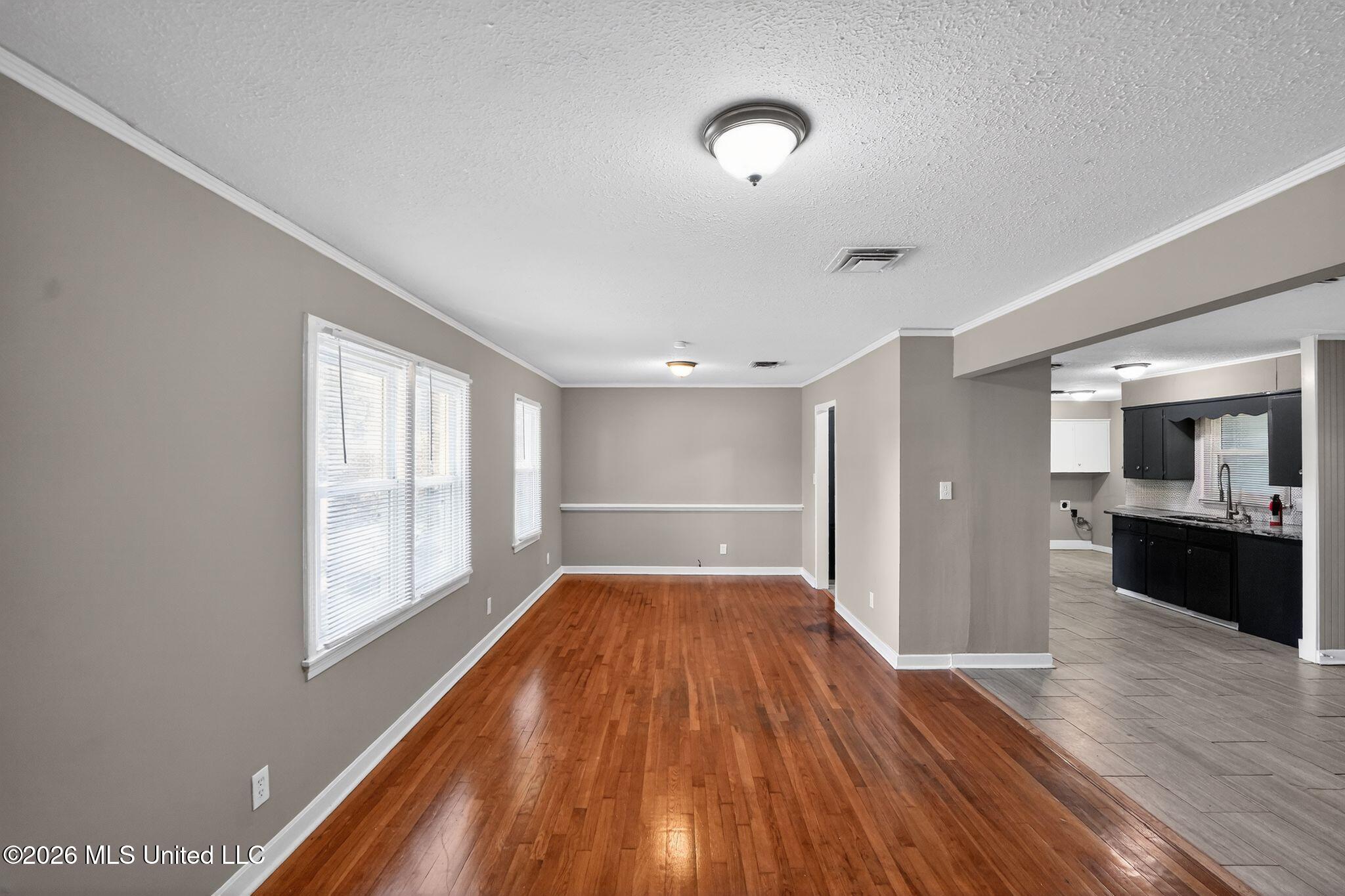 1623 Wilhurst Street Jackson, MS 39211 - Photo 10 of 41 19_1623_Wilhurst_St_Jackson_MS_39211-Liv
