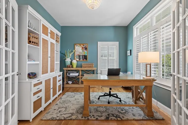 a view of a livingroom with furniture