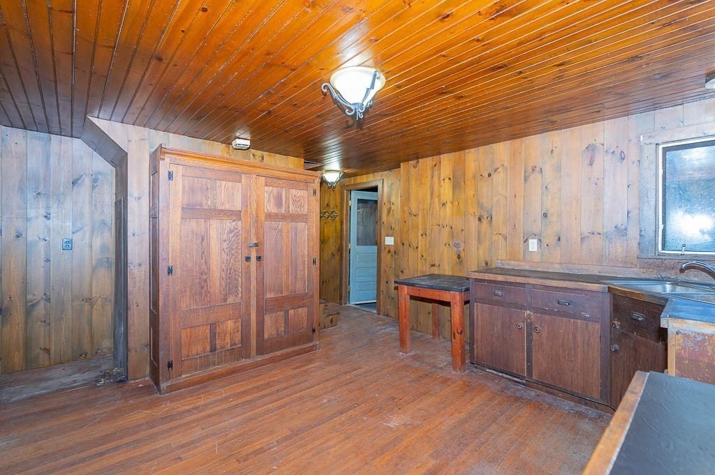 44 Streeter Road Sturbridge, MA 01518 - Photo 5 of 42