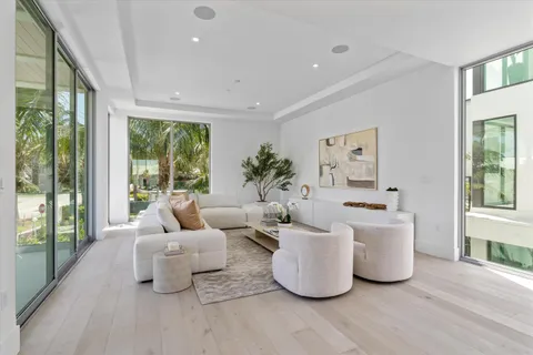 $4,100,000 | 1070 Del Harbour Drive, Delray Beach, FL 33483