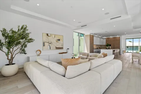 $4,100,000 | 1070 Del Harbour Drive, Delray Beach, FL 33483