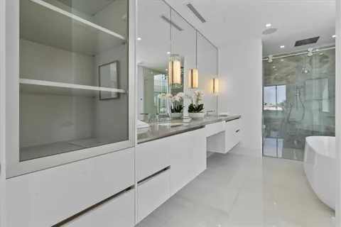 $4,100,000 | 1070 Del Harbour Drive, Delray Beach, FL 33483