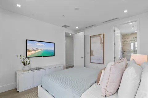 $4,100,000 | 1070 Del Harbour Drive, Delray Beach, FL 33483