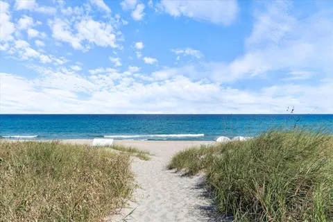 $4,100,000 | 1070 Del Harbour Drive, Delray Beach, FL 33483