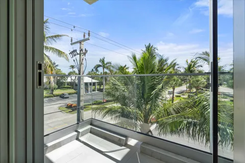 $4,100,000 | 1070 Del Harbour Drive, Delray Beach, FL 33483