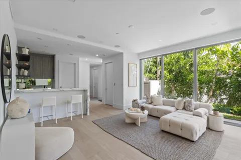 $4,100,000 | 1070 Del Harbour Drive, Delray Beach, FL 33483