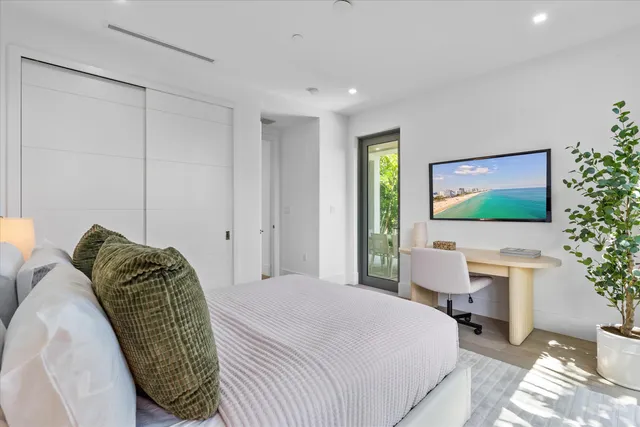 $4,100,000 | 1070 Del Harbour Drive, Delray Beach, FL 33483