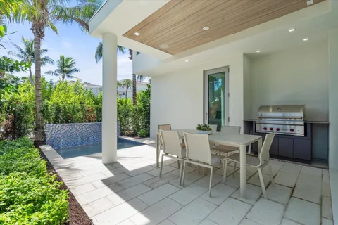 $4,100,000 | 1070 Del Harbour Drive, Delray Beach, FL 33483