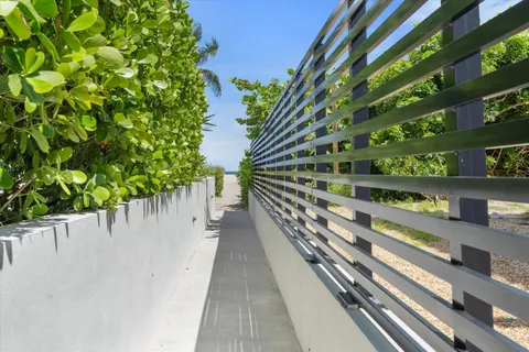 $4,100,000 | 1070 Del Harbour Drive, Delray Beach, FL 33483