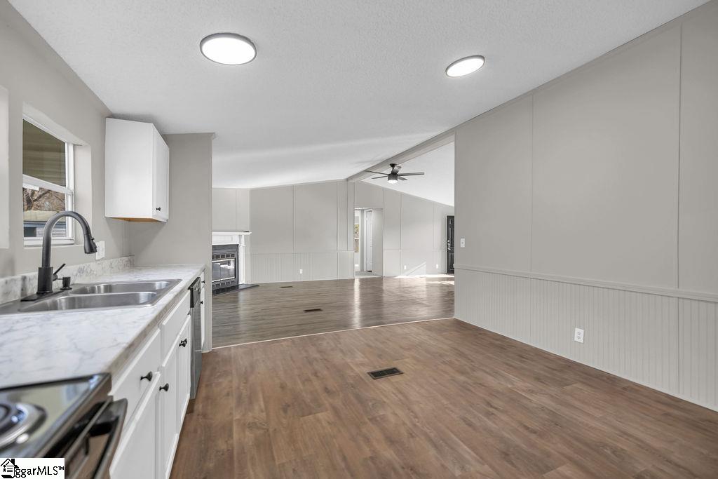 4 Riverbreeze Road Greenville, SC 29611 - Photo 5 of 19 Gallery Image 5
