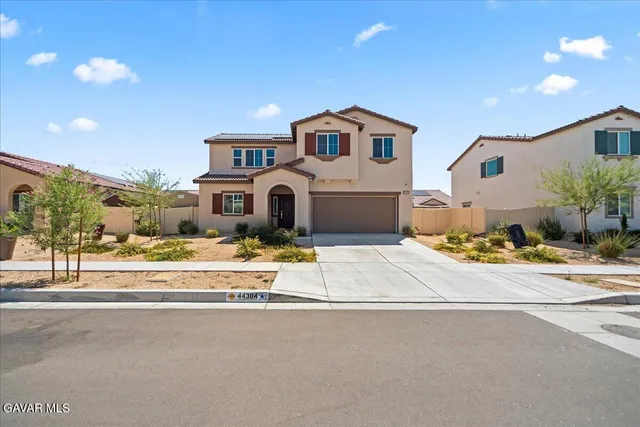 a house view with a outdoor space