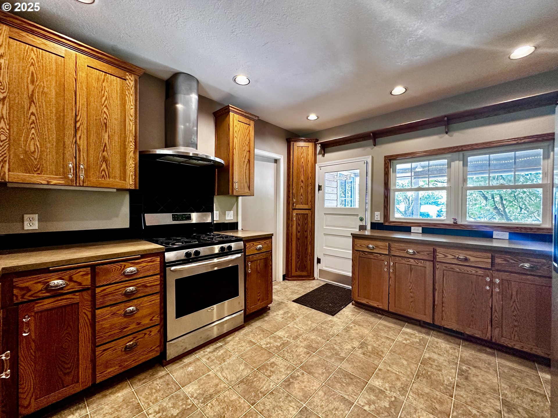 2453 Highway 20 Albany, OR 97321 - Photo 12 of 47 a kitchen with stainless steel appliances granite countertop a stove a sink dishwasher a microwave oven with granite countertops and cabinets