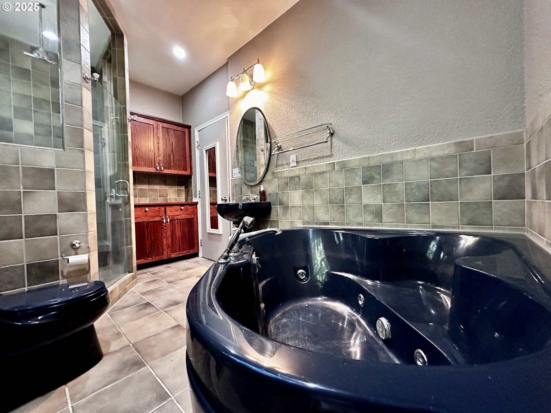 2453 Highway 20 Albany, OR 97321 - Photo 18 of 47 a kitchen with a sink and a stove